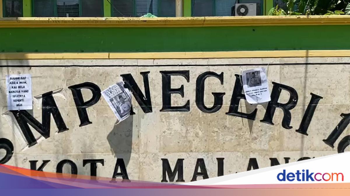 Aksi demo ratusan siswa SMPN 18 Malang memprotes tindakan arogan kepala sekolah