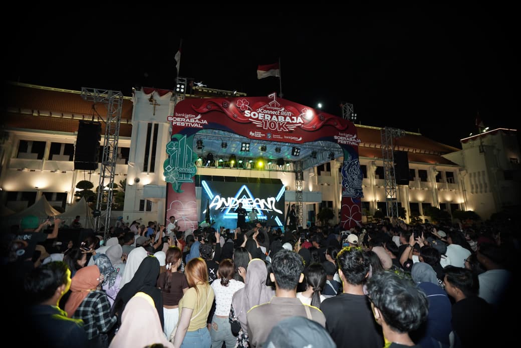 Aksi panggung DJ Andreanz di Bank Jatim Soerabaja Festival 2026