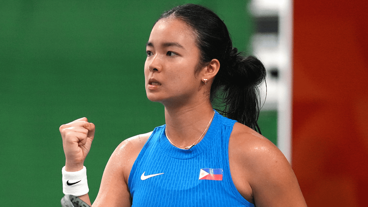 Alex Eala bertanding di ajang tenis internasional dengan penuh semangat