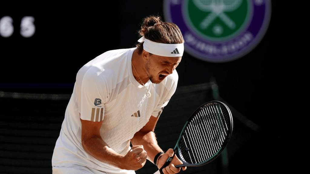 Alexander Zverev bertanding di lapangan tenis US Open