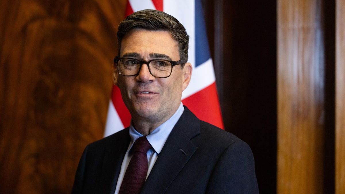 Andy Burnham memberikan pernyataan terkait kasus Manchester City