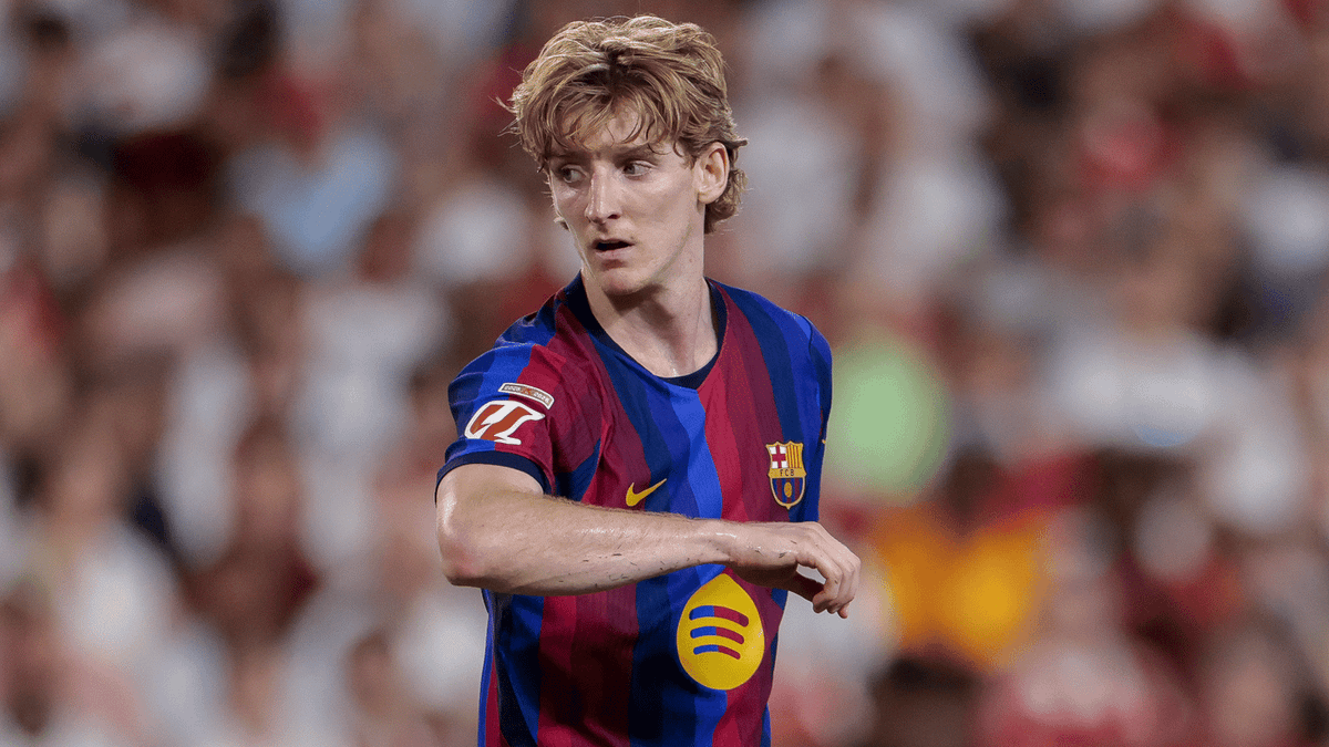 Anthony Gordon saat mengenakan jersey latihan