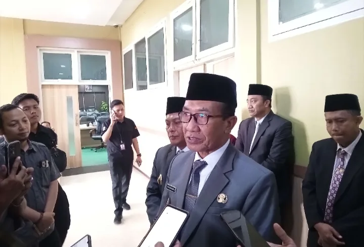 Bupati Pamekasan KH Kholilurrahman dalam kegiatan pemerintahan