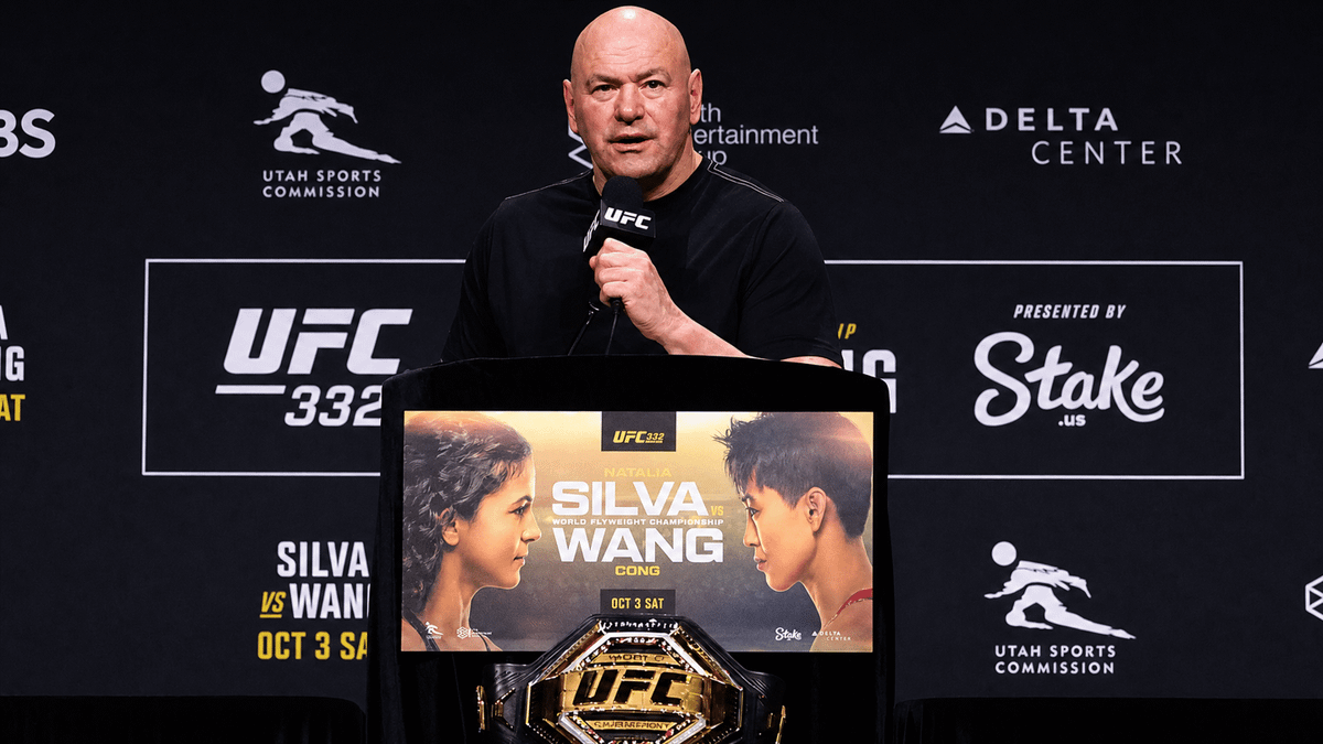 Dana White saat memberikan keterangan pers dalam acara UFC