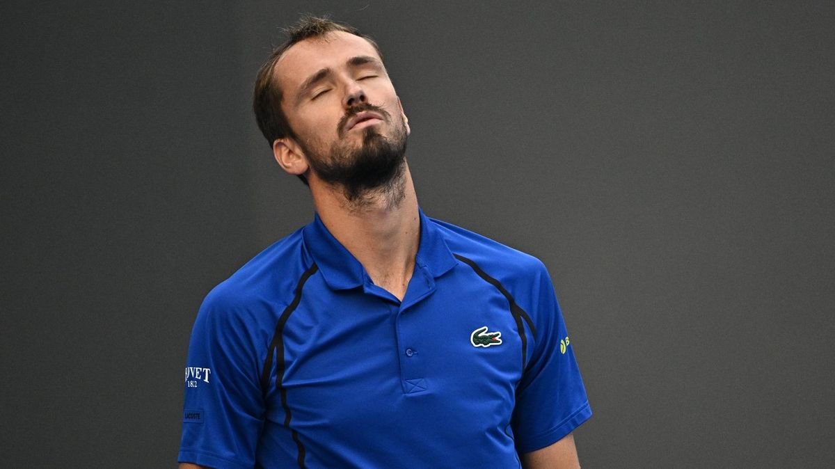 Daniil Medvedev didiskualifikasi dari China Open setelah bola mengenai penonton