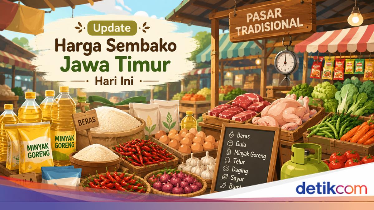 Deretan bahan pokok dan sembako di pasar tradisional Jawa Timur