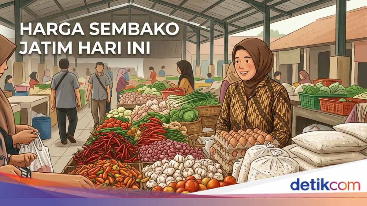 Deretan komoditas sembako seperti cabai dan bawang merah di pasar tradisional Jawa Timur