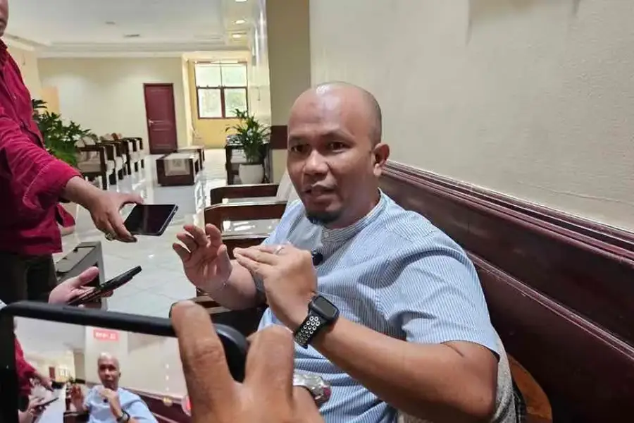 Gedung DPRD Surabaya tempat legislator membahas pengawasan pungutan liar pelayanan publik