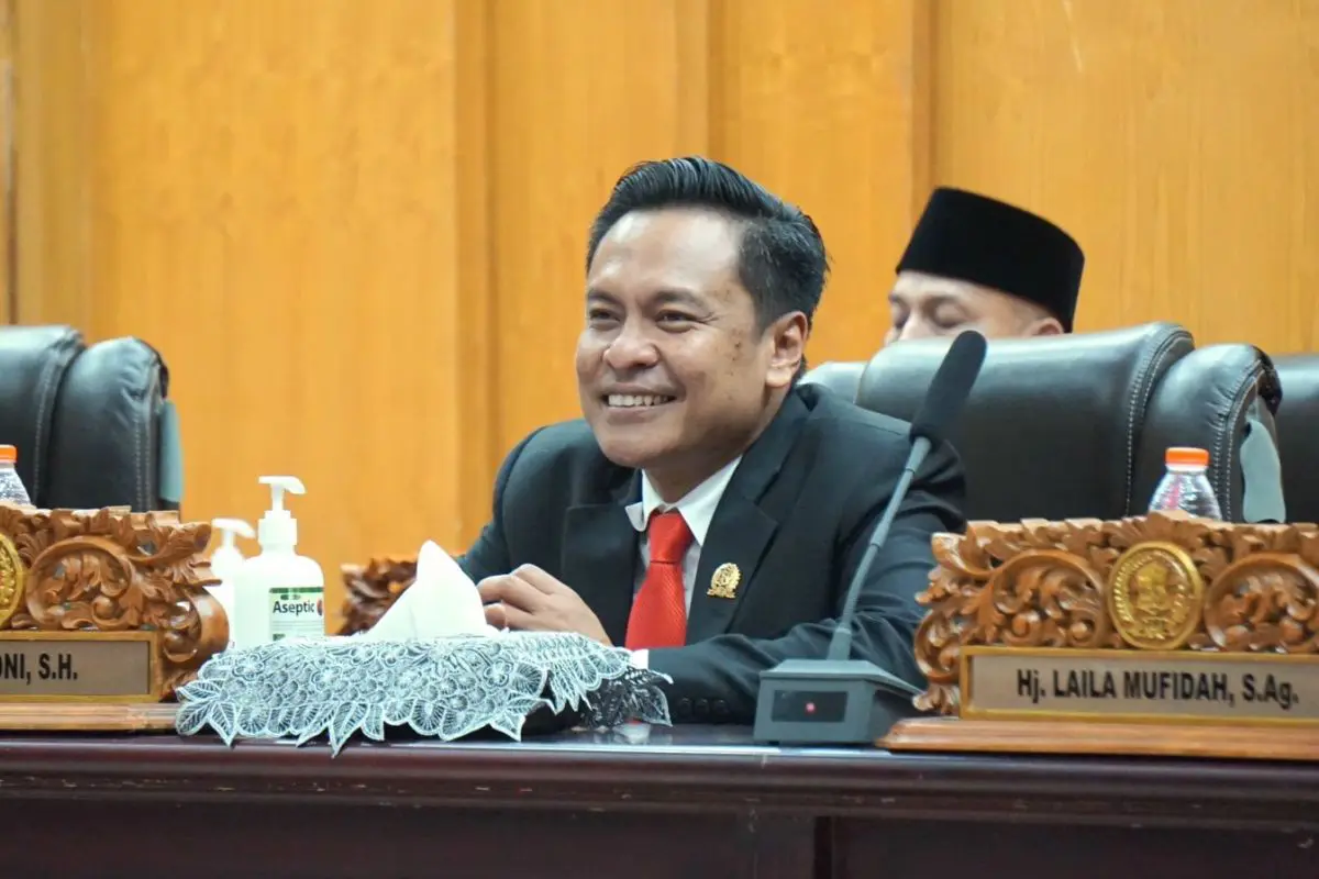 Gedung perkotaan di Surabaya yang memerlukan pengawasan ketat PBG dan SLF demi keselamatan publik