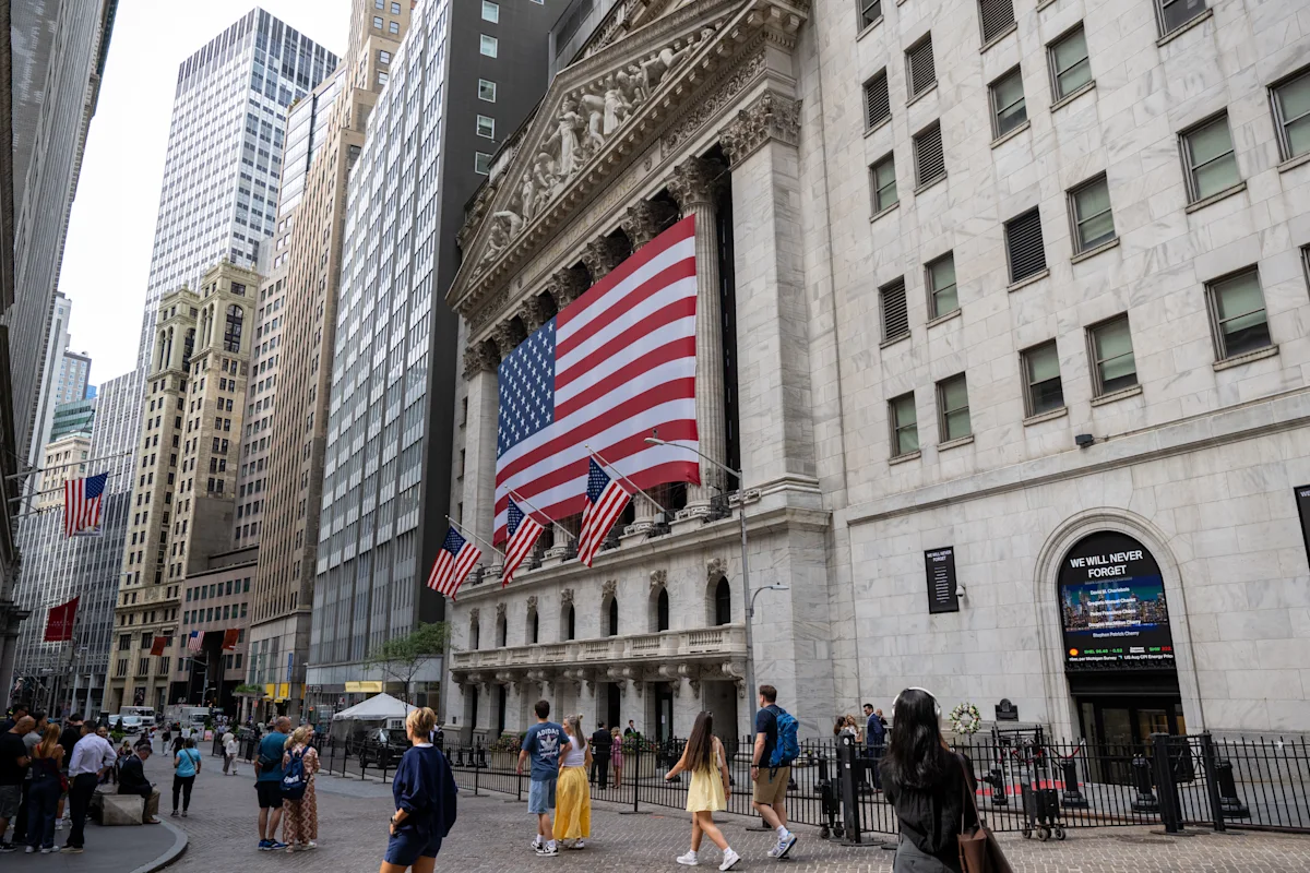 Grafik pergerakan bursa saham Wall Street dan indeks teknologi di Wall Street