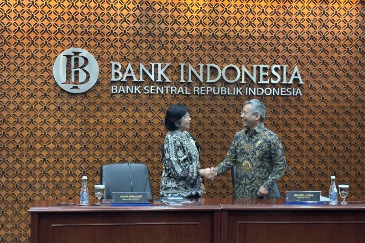 Gubernur Bank Indonesia Destry Damayanti saat memberikan keterangan pers terkait kondisi kredit perbankan.