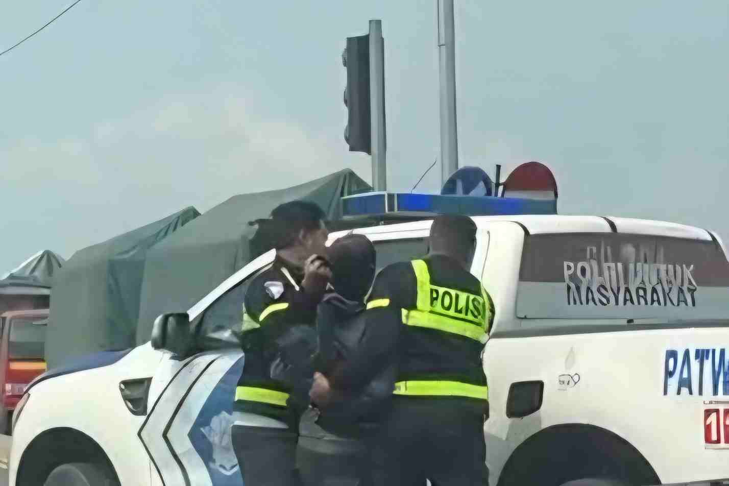 Ilustrasi garis polisi di lokasi kejadian perkara penusukan jalanan
