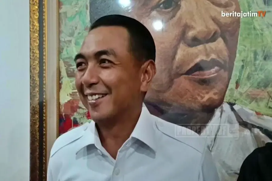 Ilustrasi gedung DPRD dan logo partai politik di Indonesia