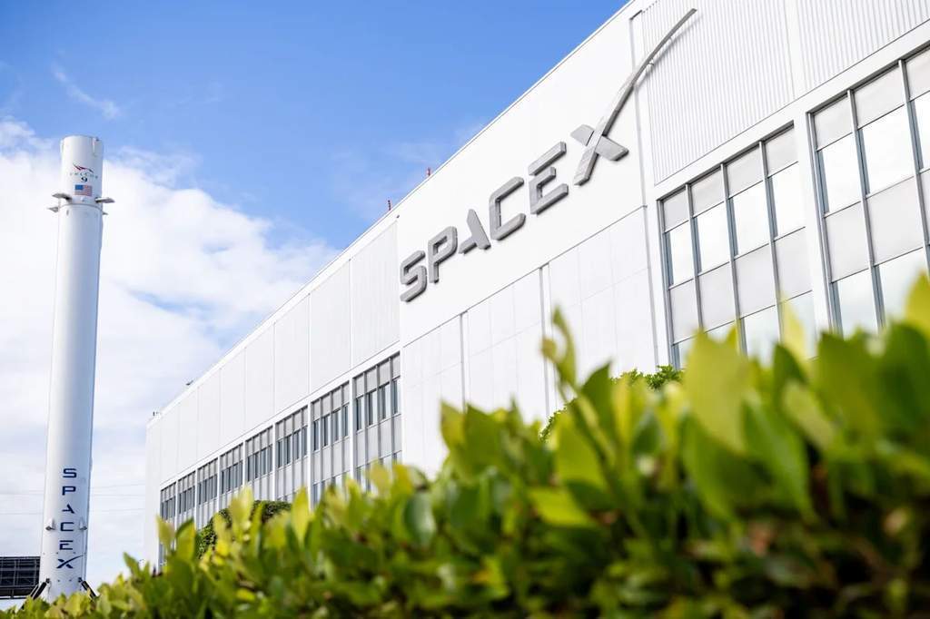 Ilustrasi grafik perdagangan saham SpaceX di bursa Nasdaq 100