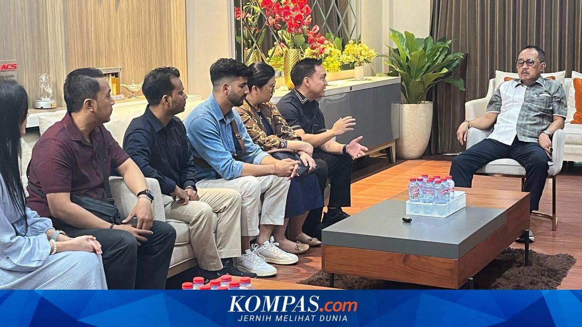 Ilustrasi instruktur yoga asal India di Surabaya yang mengalami eksploitasi kerja