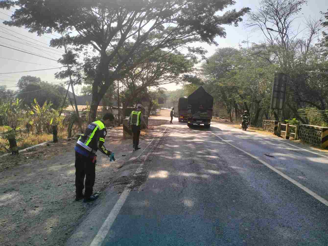 Ilustrasi olah TKP kecelakaan maut di Jalan Raya Saradan Madiun