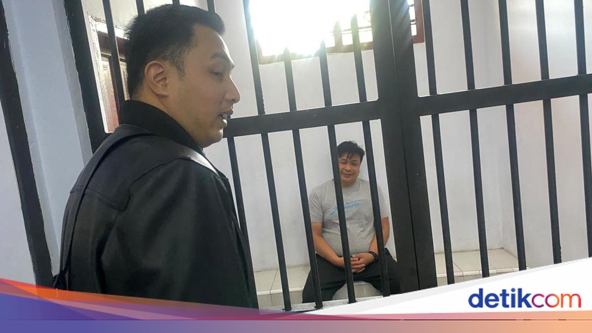 Ilustrasi penangkapan buronan oleh aparat kejaksaan dengan pengawalan ketat