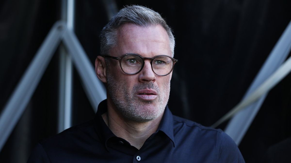 Jamie Carragher saat memberikan analisis pertandingan sepak bola
