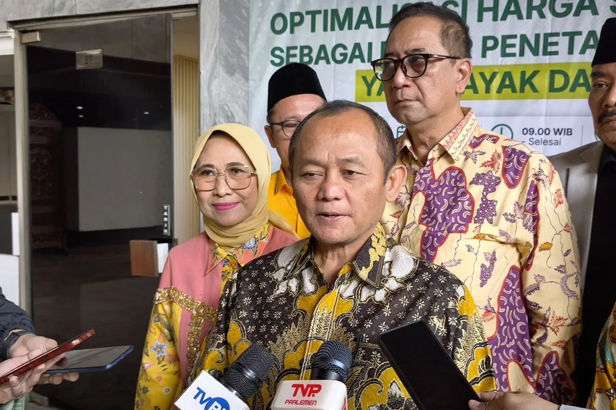 Kantor Partai Golkar dan suasana politik nasional