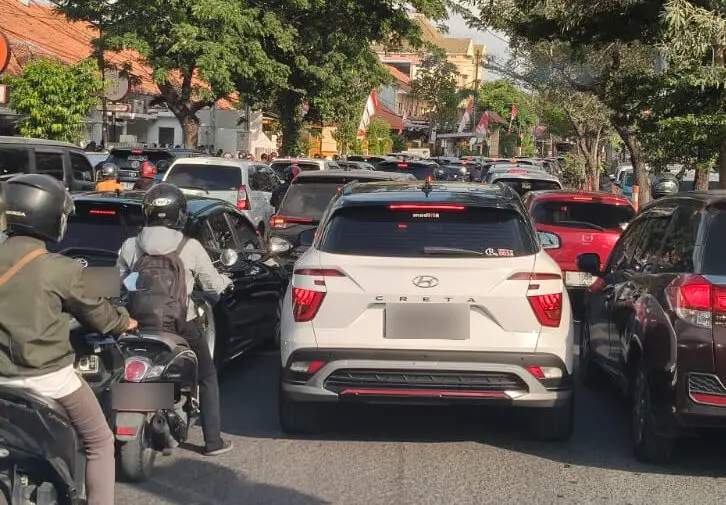 Kemacetan lalu lintas akibat proyek galian di Jalan Prof Dr Moestopo Surabaya