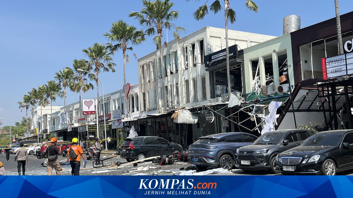 Kondisi bangunan ruko yang rusak akibat ledakan di Pakuwon City San Antonio Surabaya