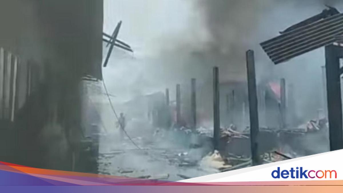 Kondisi sisa kebakaran Pasar Kepulungan Pasuruan yang menghanguskan ratusan kios pedagang