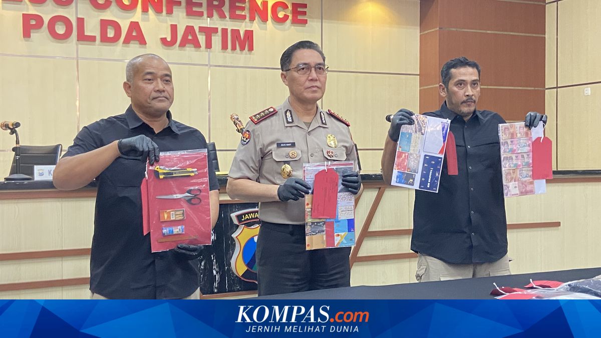 Konferensi pers pengungkapan kasus pencurian modus ganjal ATM oleh Polda Jatim