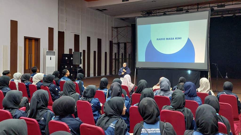 Mahasiswa UIN SATU Tulungagung saat mengikuti kunjungan edukatif di Suara Surabaya Media