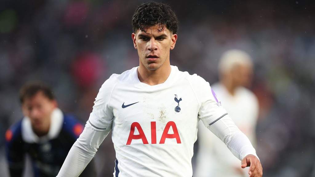 Mateus Fernandes dalam balutan jersey latihan Tottenham Hotspur