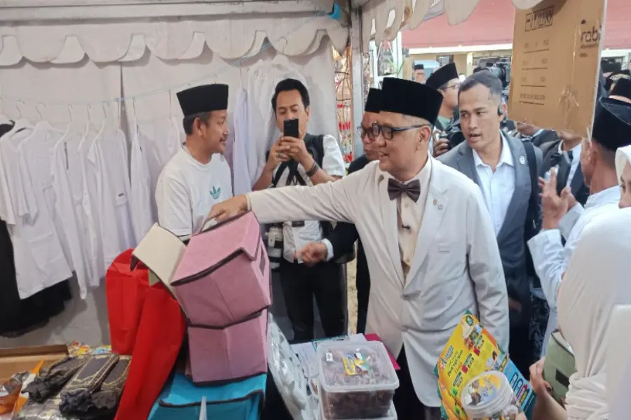 Menteri Haji dan Umrah Gus Irfan dalam acara manasik haji akbar di Madiun