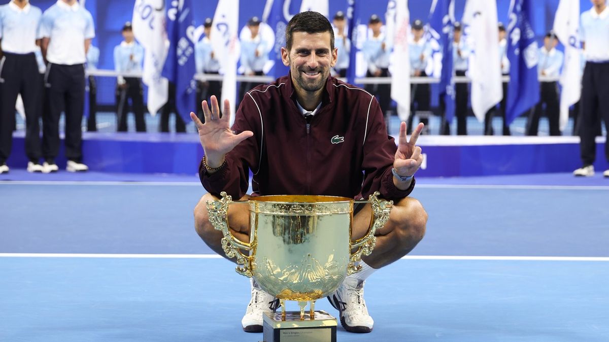 Novak Djokovic merayakan kemenangan gemilang di ajang China Open