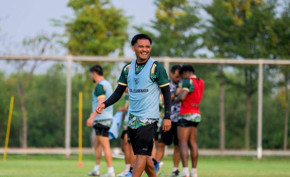 Pemain Persebaya melakukan sesi latihan jelang laga melawan PSIM Yogyakarta di Stadion Gelora Bung Tomo