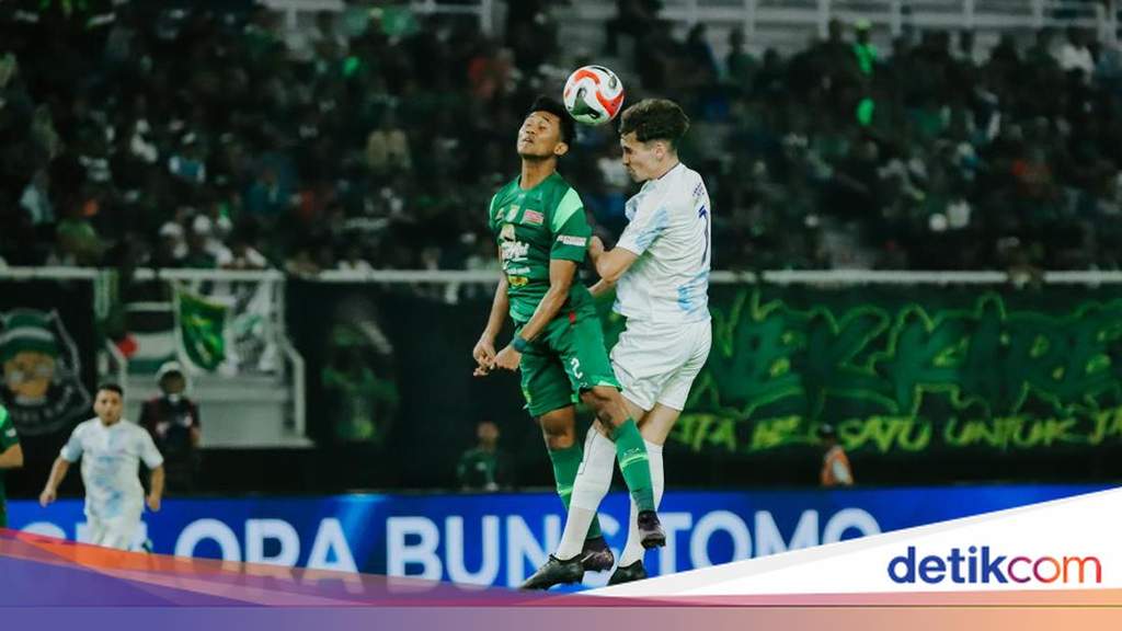 Pemain Persebaya melakukan sesi latihan jelang melawan PSIM Yogyakarta