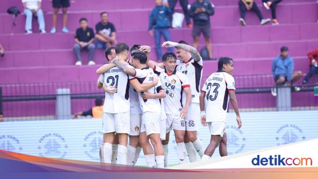 Pemain Persik Kediri saat menjalani sesi latihan jelang laga tandang Super League