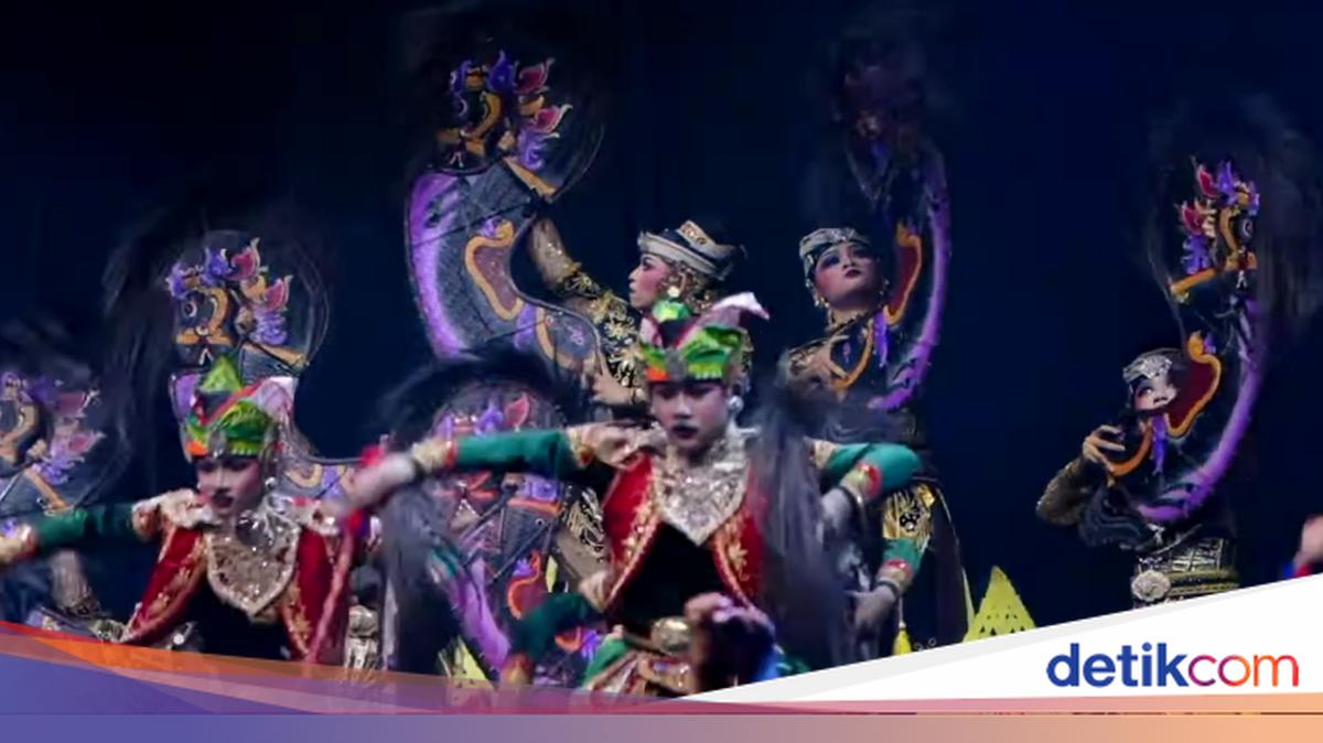 Pementasan seni tari jaranan dalam Festival Jaranan Trenggalek Terbuka
