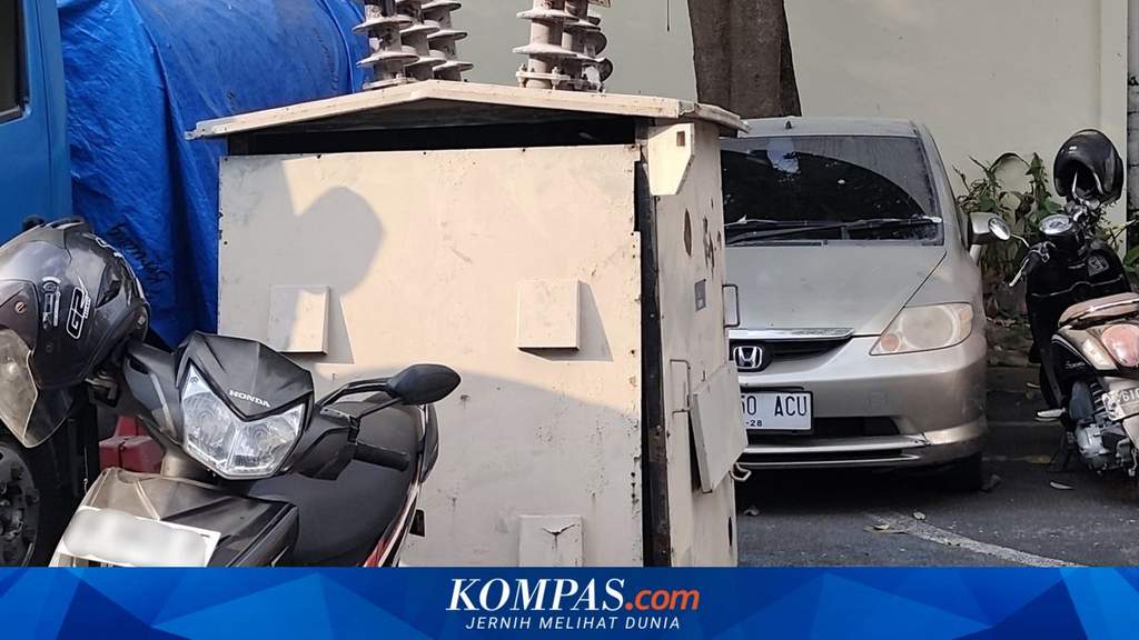 Petugas kepolisian mengamankan barang bukti pencurian trafo di Bangkalan