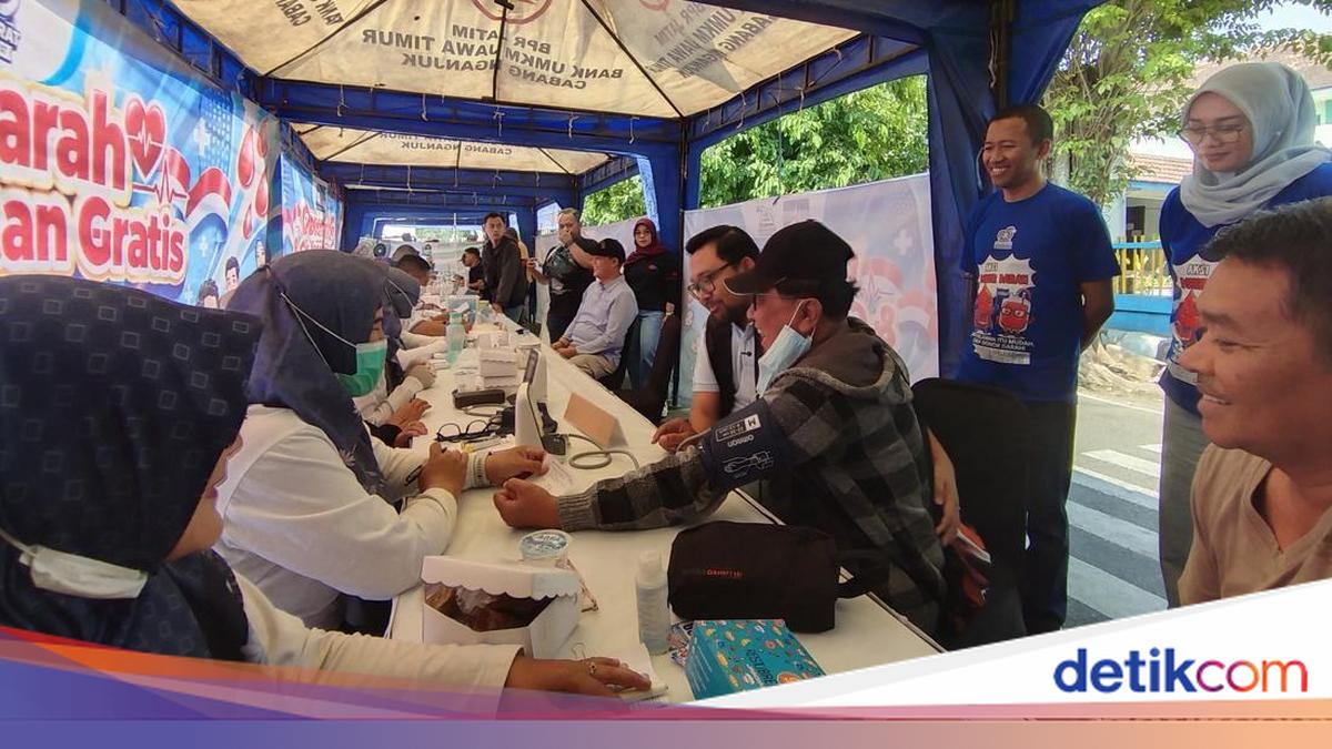 Ratusan warga Nganjuk antusias mengikuti donor darah dan cek kesehatan gratis