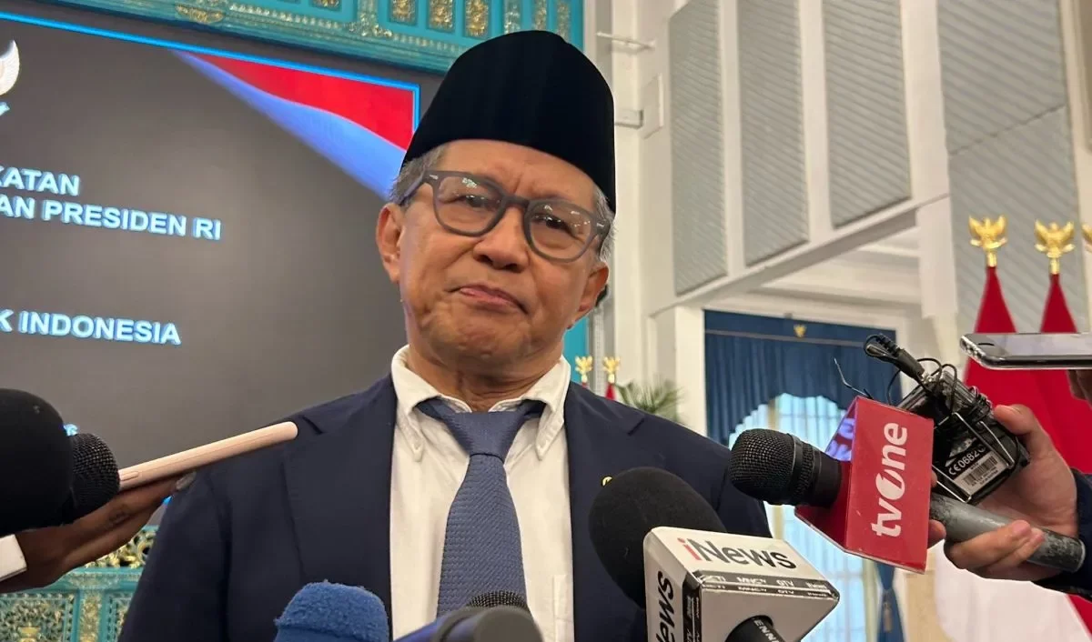 Rocky Gerung memberikan keterangan pers di Istana Negara Jakarta