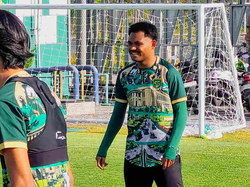 Saddil Ramdani dalam sesi latihan bersama Persebaya Surabaya di Stadion Gelora Bung Tomo