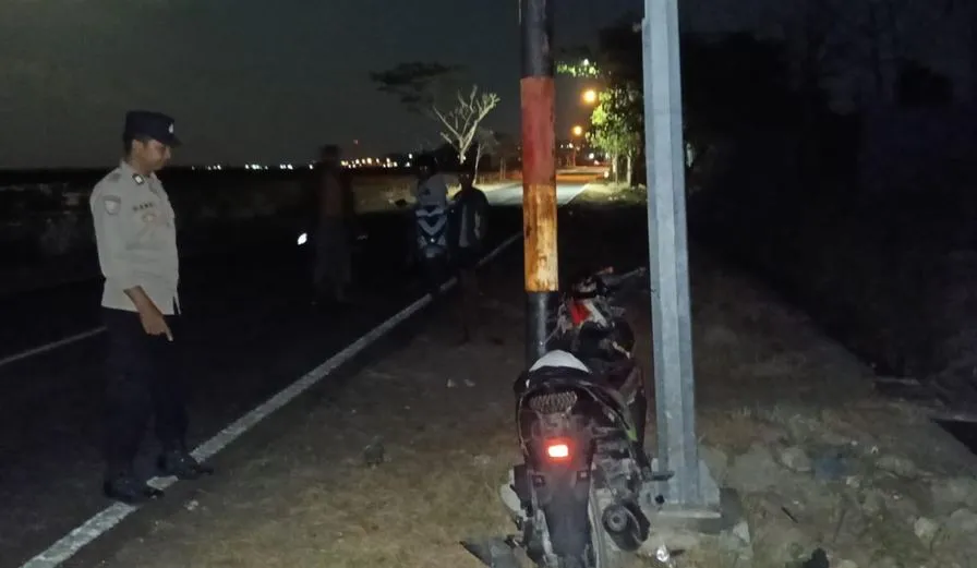 Sepeda motor matik terlibat kecelakaan tunggal di Sampang