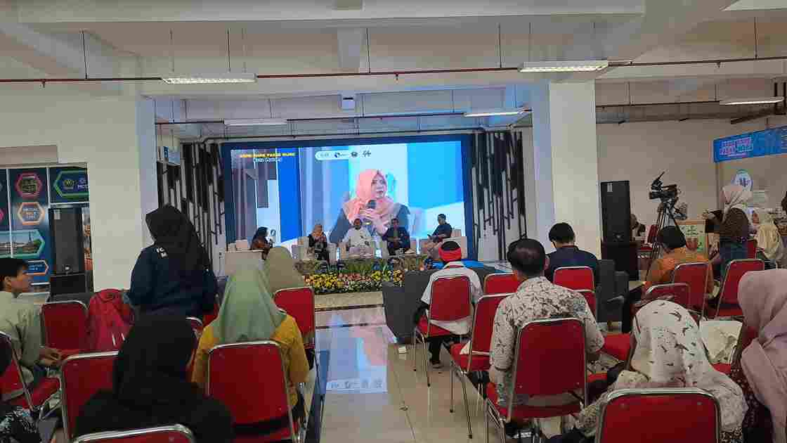 Suasana kegiatan Pasar Hijau UMKM yang membahas ketahanan pangan dan lingkungan di Malang Creative Center