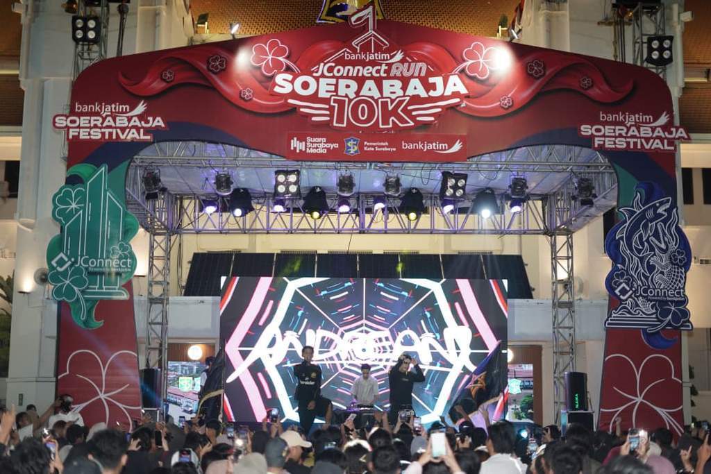 Suasana meriah pengunjung di hari kedua Bank Jatim Soerabaja Festival Surabaya