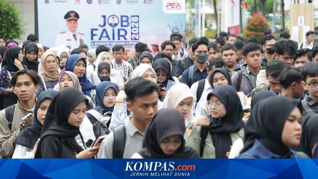 Suasana pelayanan ketenagakerjaan di lingkungan Pemerintah Kota Surabaya