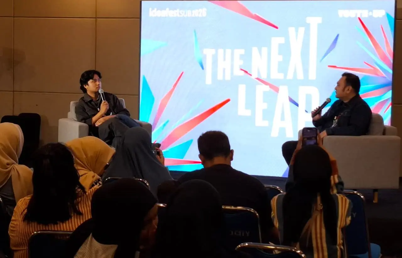 Suasana pemaparan materi transisi media di ajang IdeaFest SUB 2026 oleh Produser Podcast SS Media