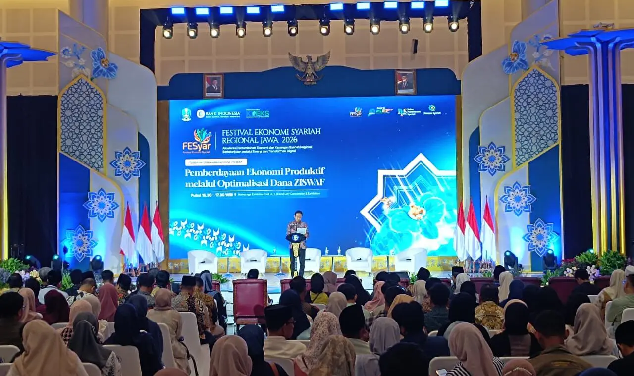 Suasana perhelatan Festival Ekonomi Syariah Fesyar Jatim 2026 di Surabaya