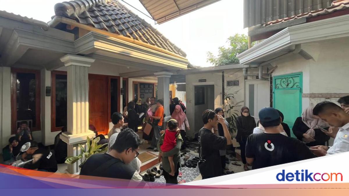 Suasana posko pengaduan klaim refund calon jemaah umrah PT Annisa Ahmada di Mojokerto