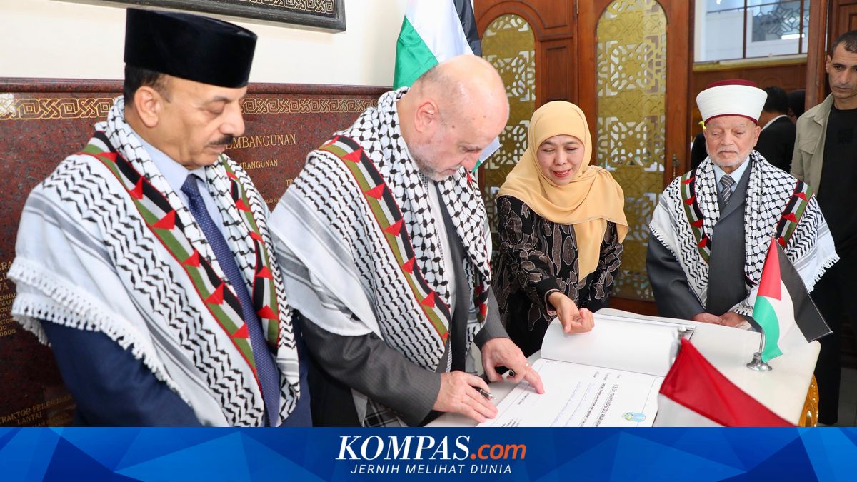 Gubernur Jawa Timur Khofifah Indar Parawansa menyambut tiga tokoh Palestina di Surabaya