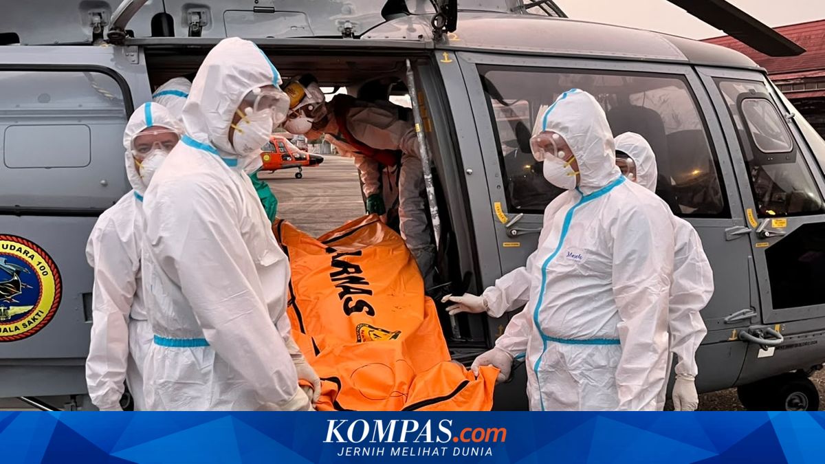 Tim SAR gabungan melakukan evakuasi korban tenggelamnya KM Virgo Transport 8 di Laut Jawa
