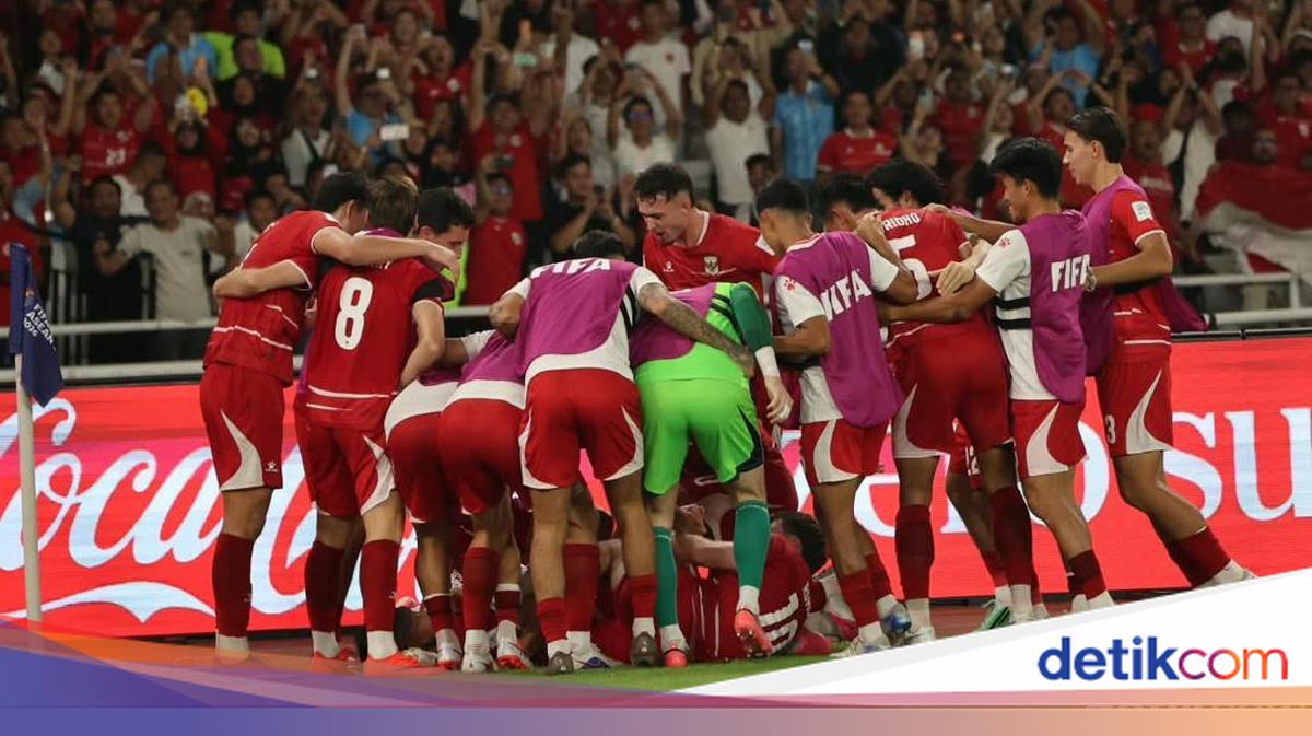 Timnas Indonesia merayakan kemenangan juara FIFA ASEAN Cup 2026 di SUGBK Jakarta