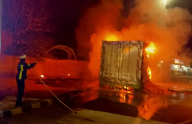 Truk box terbakar di ruas Tol Jombang Mojokerto